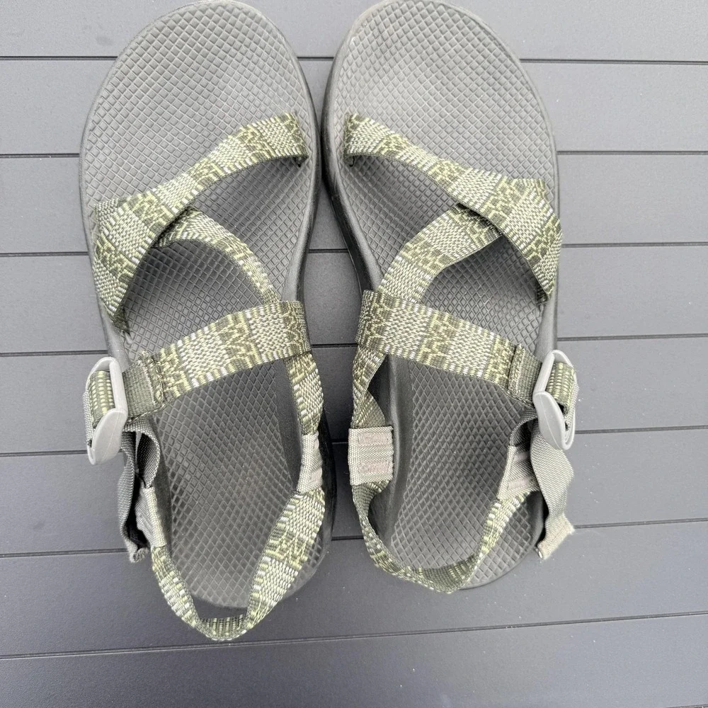 Chaco Shoes Mens Size 11 Gray Strap Sandals Adjustable Buckle Hiking Outdoor